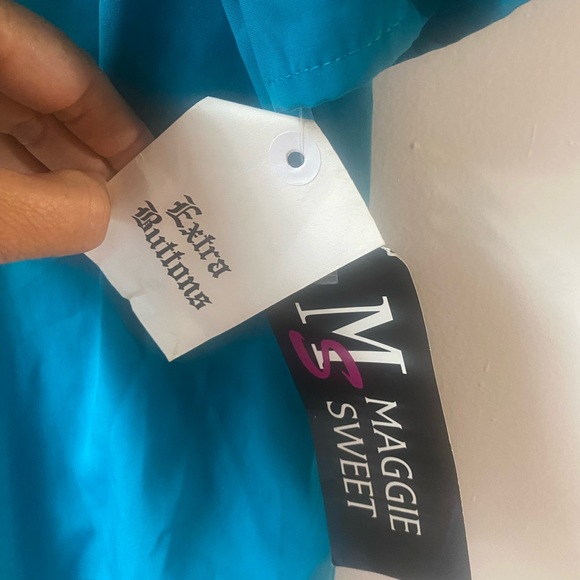 Maggie Sweet  green Button Down Shirt with Notched Collar and Boxy Fit - Picture 4 of 7